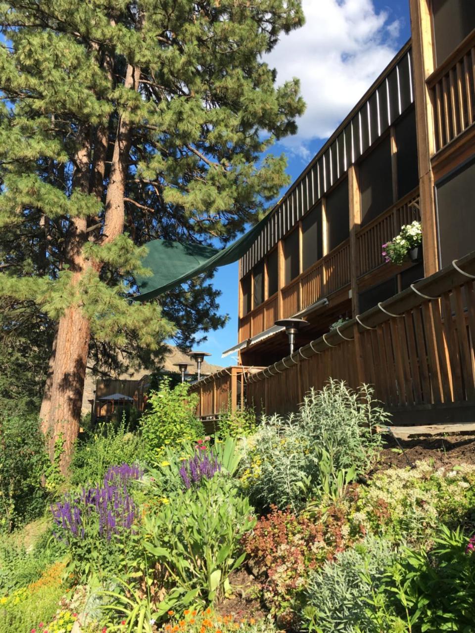 Twisp River Suites Exterior photo